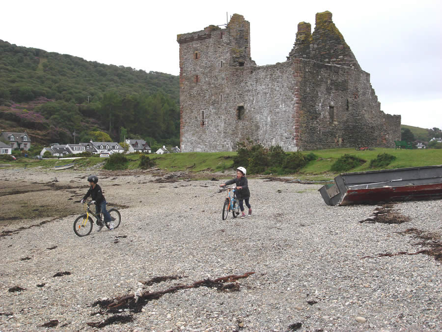 Lochranza Castle